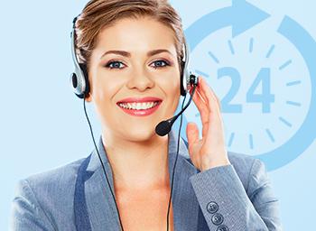 Female call center advisor